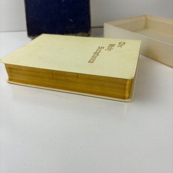 The Holy Scriptures White Leatherette Gold Edges Box Masoretic Text Jewish Pub - Picture 6 of 13